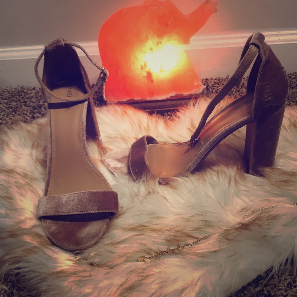 Blush Open toe chunky heels